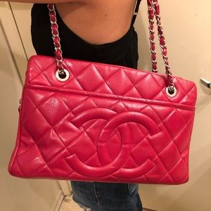 Chanel shopping shoulder